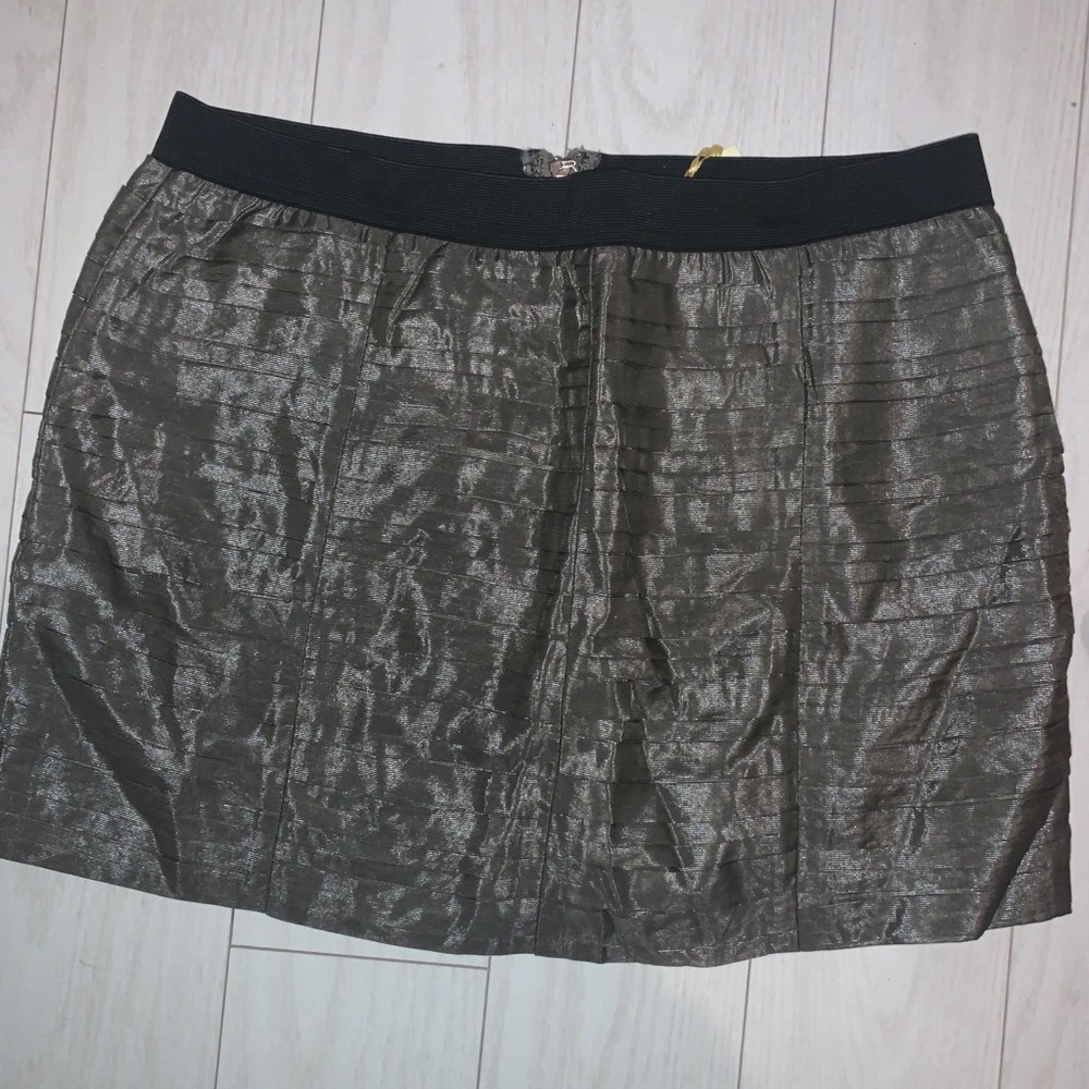 Skirt with elastic waist band
